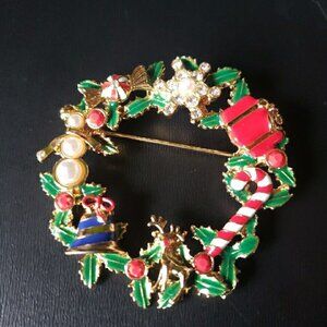 Christmas Wreath Brooch Presents and Candy Unsigned 2 inch round